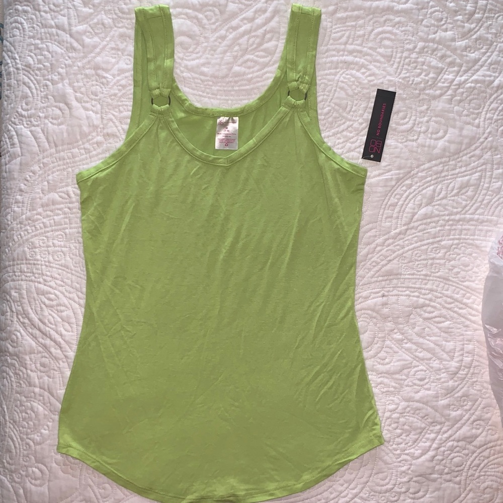 Cute little tank top with silver tone rings on the straps.
